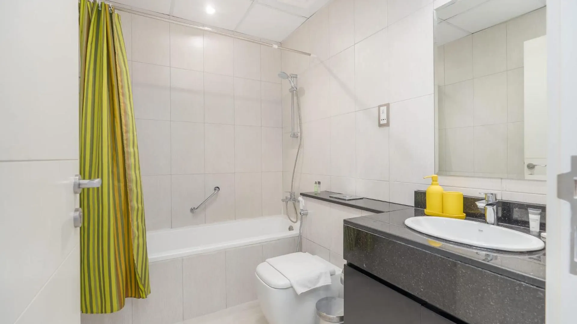 Chic 1-Bedroom Apartment In Jvc With Balcony Ντουμπάι 0*,