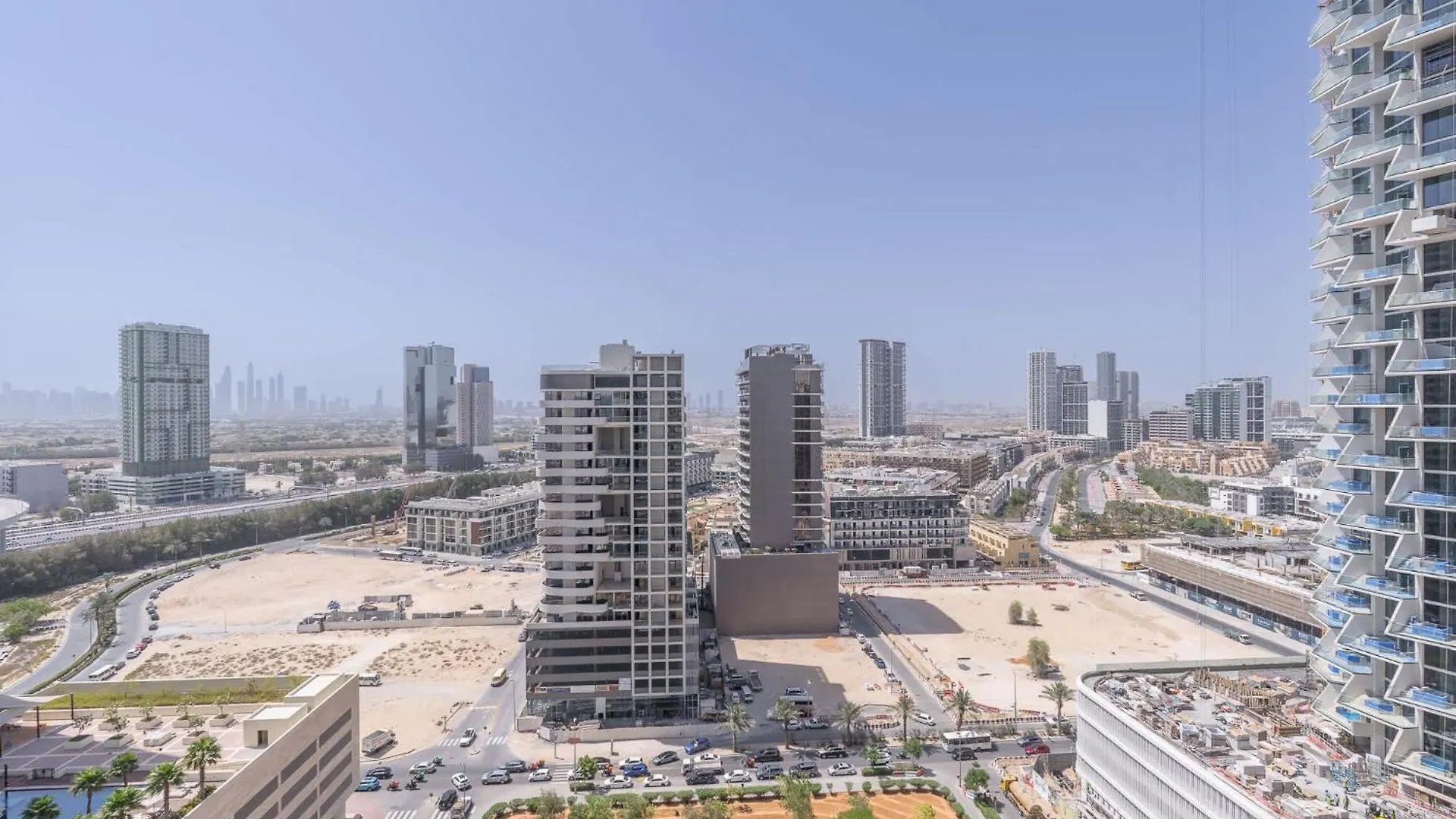 Chic 1-Bedroom Apartment In Jvc With Balcony Dubai 0*,