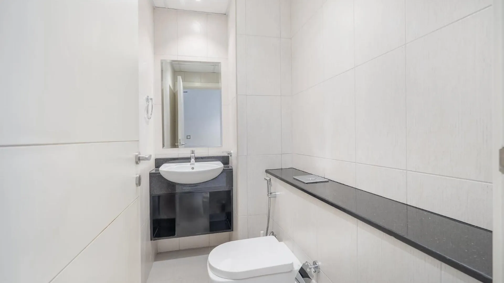 Chic 1-Bedroom Apartment In Jvc With Balcony Dubai